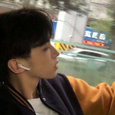 娱乐吃瓜的头像男生真人,网络红人“吃瓜男”的真实身份与生活